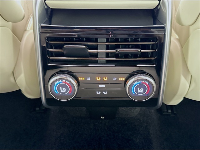 2025 Land Rover Range Rover SE photo 20