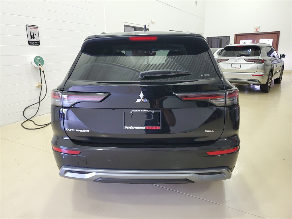 2025 Mitsubishi Outlander SEL photo 4