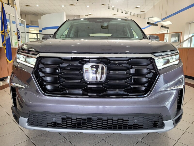 2025 Honda Pilot Touring photo 2