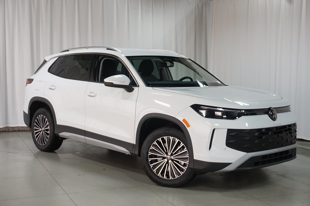 2025 Volkswagen Tiguan S photo 2