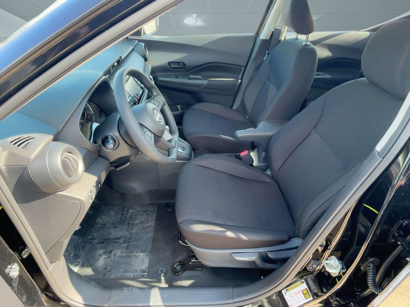 2025 Nissan Kicks Play S photo 18