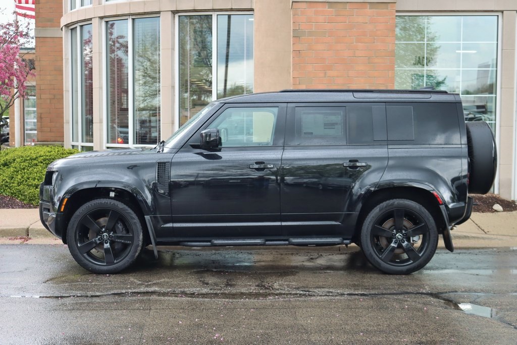 2025 Land Rover Defender 110 X-Dynamic SE photo 2