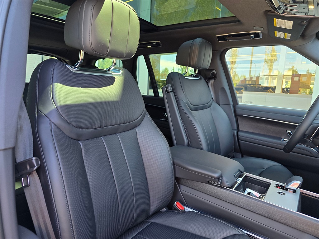 2025 Land Rover Range Rover SE photo 29