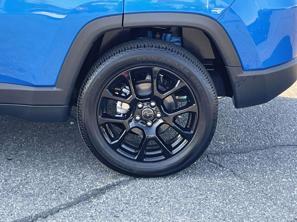 2025 Jeep Compass Latitude photo 9