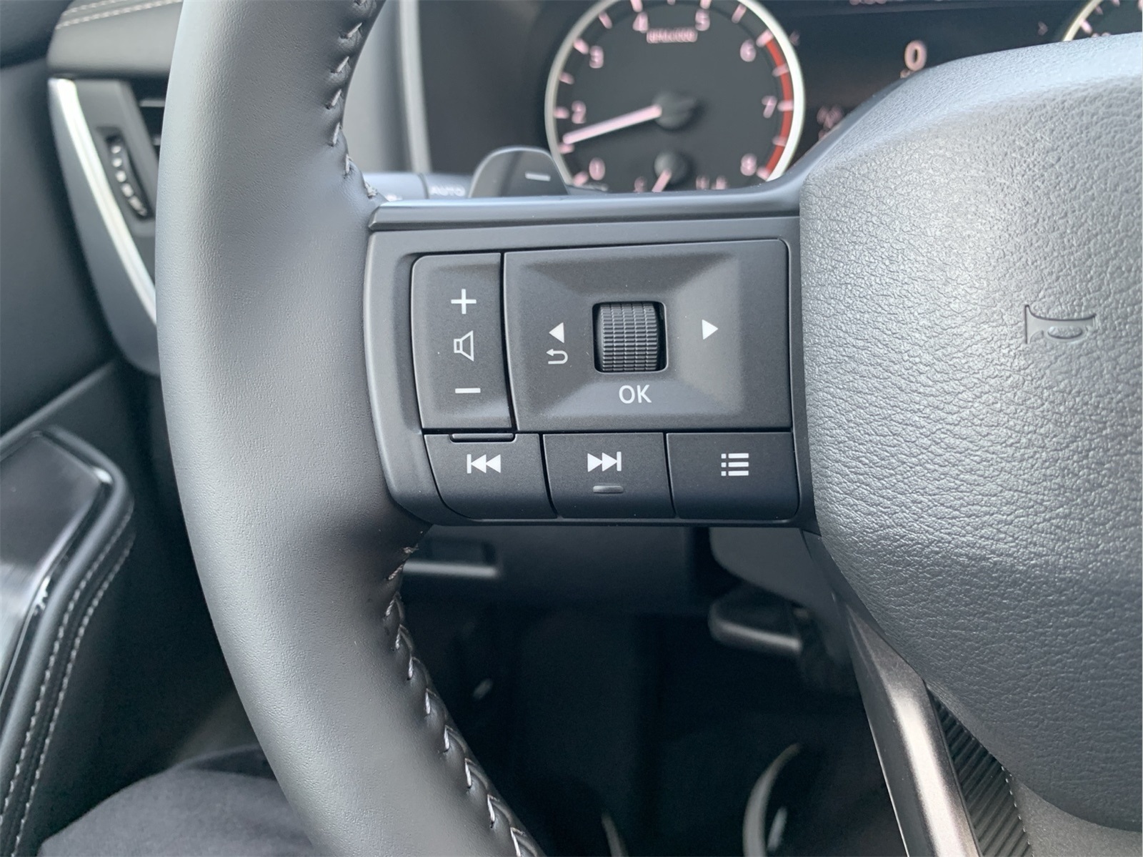 2026 Nissan Rogue SV photo 16