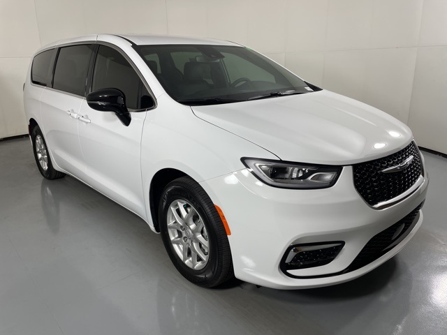 2025 Chrysler Pacifica photo 2