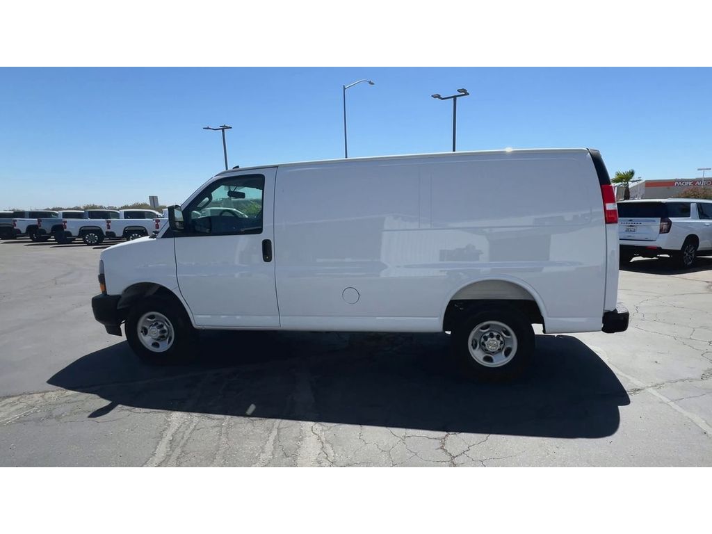 2025 Chevrolet Express Cargo 2500 photo 8