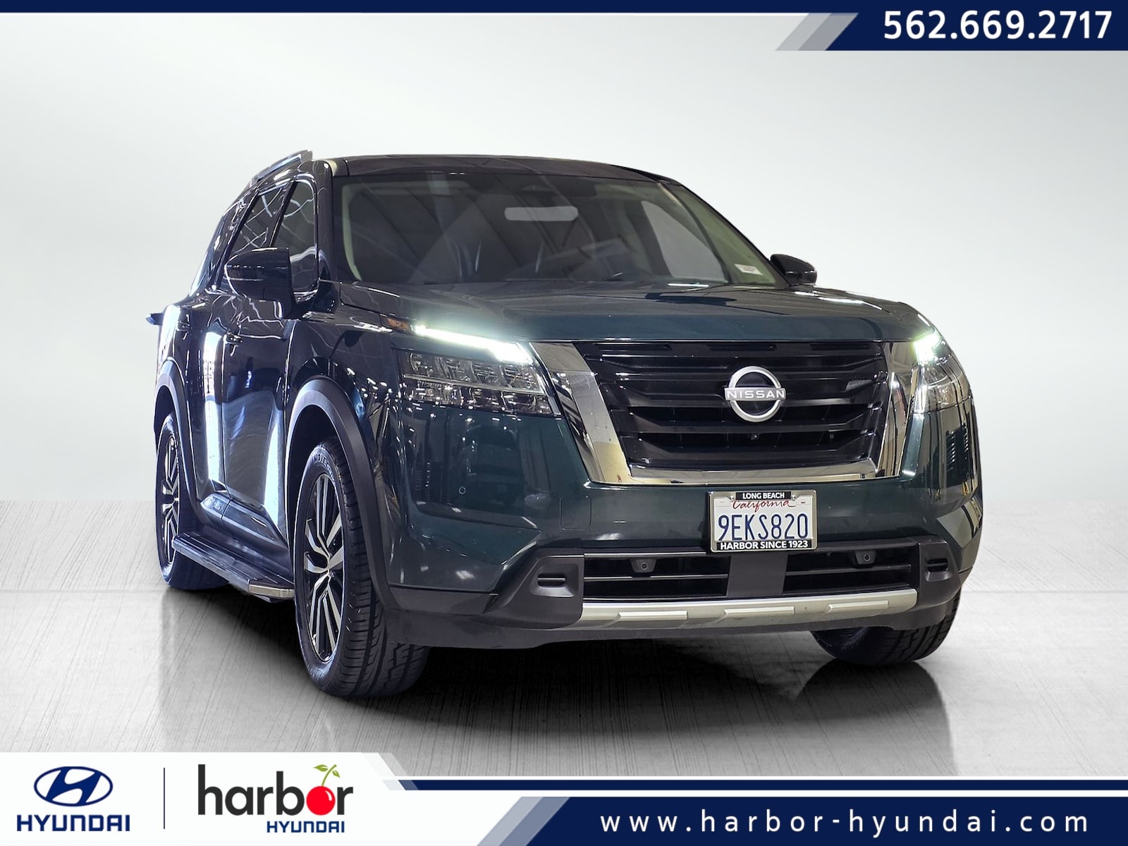 2023 Nissan Pathfinder Platinum's photo