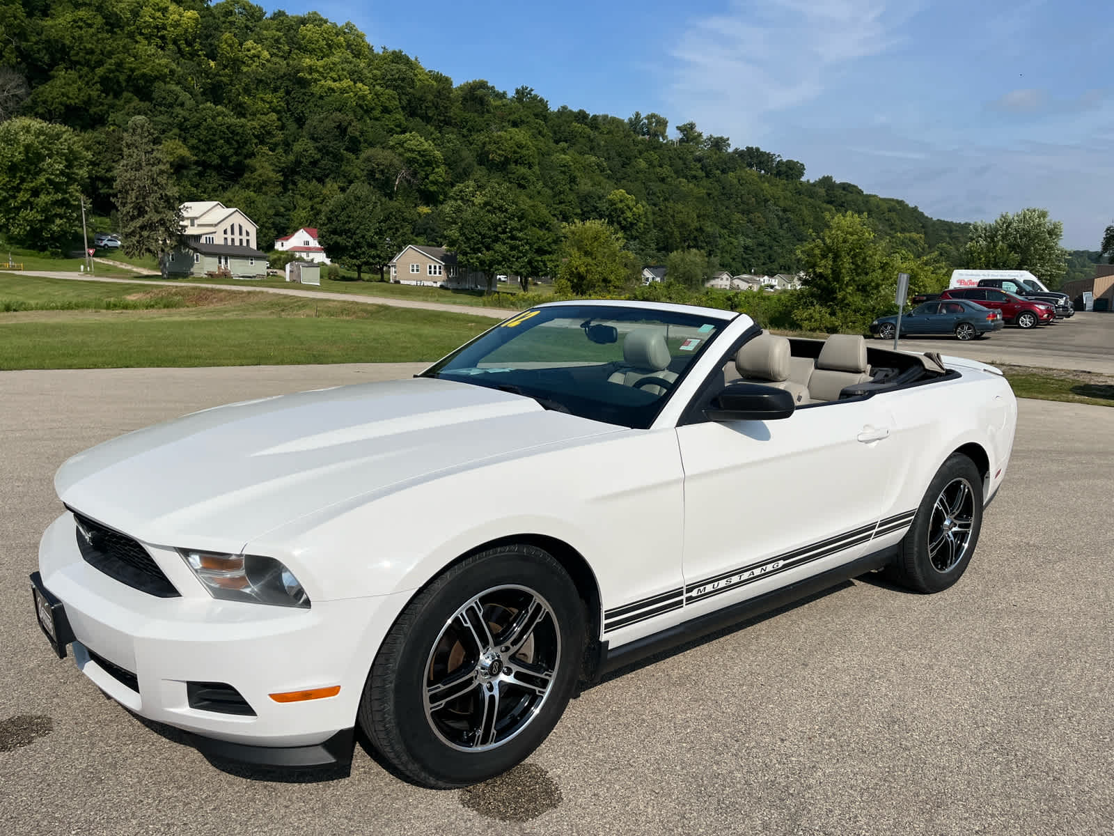 2012 Ford Mustang V6 Premium photo 25