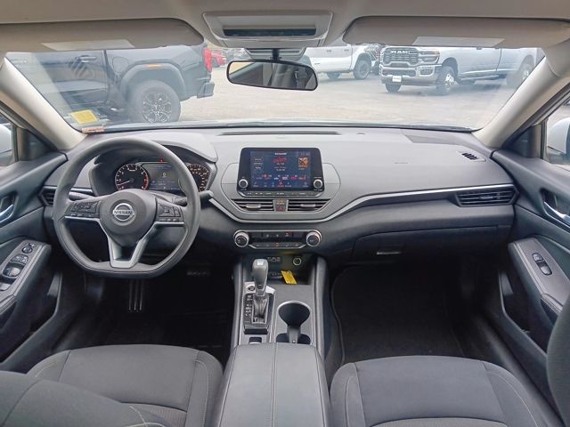 2022 Nissan Altima 2.5 SV photo 12