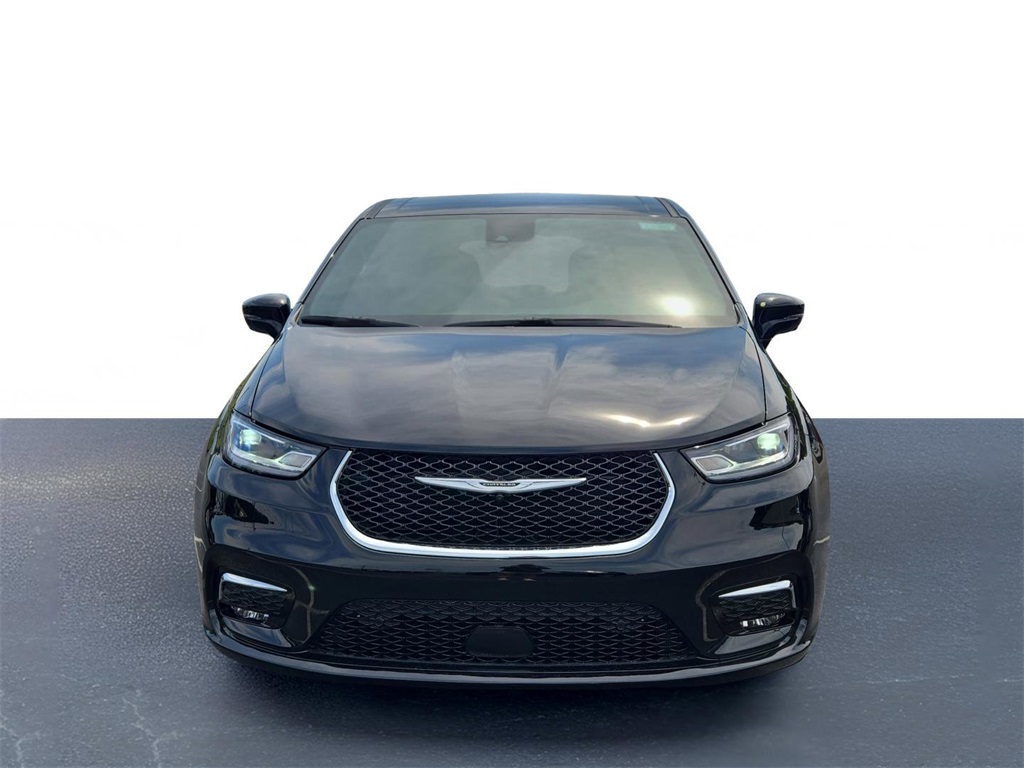 2026 Chrysler Pacifica photo 2