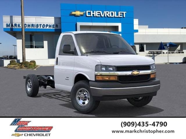 2025 Chevrolet Express Cutaway Base's photo