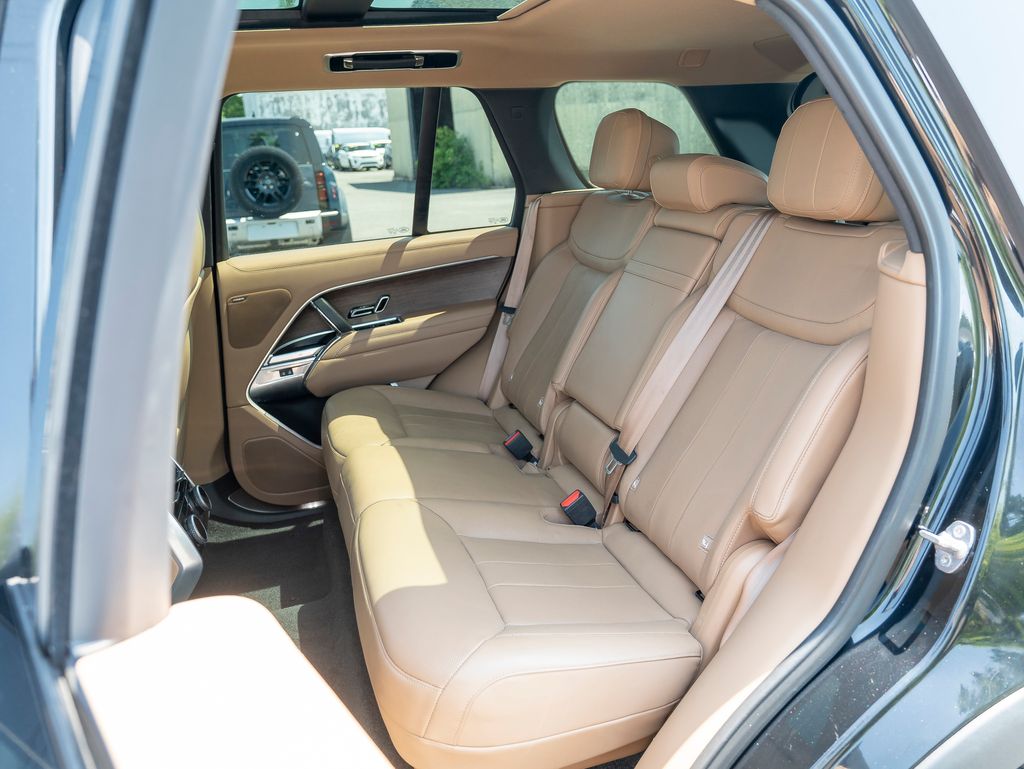 2023 Land Rover Range Rover SE photo 31