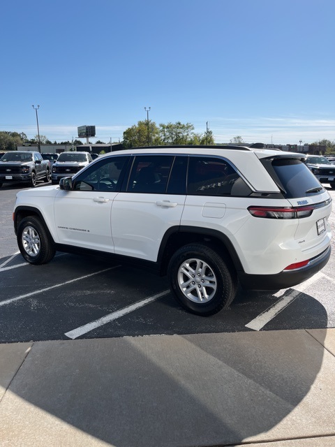 2025 Jeep Grand Cherokee Laredo photo 4