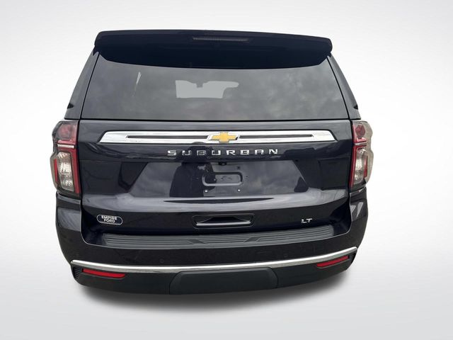 2024 Chevrolet Suburban LT photo 3