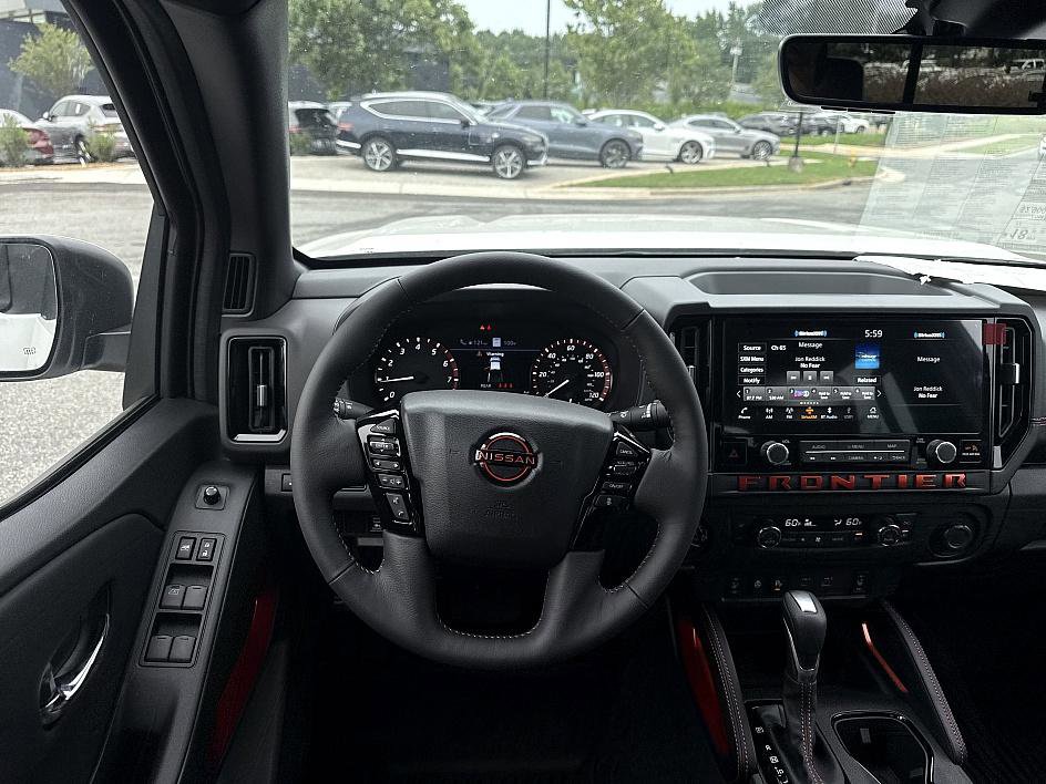 2025 Nissan Frontier PRO-4X photo 12