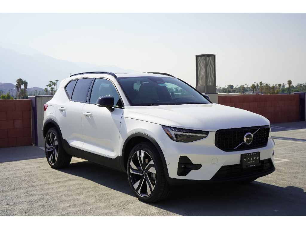 2025 Volvo XC40