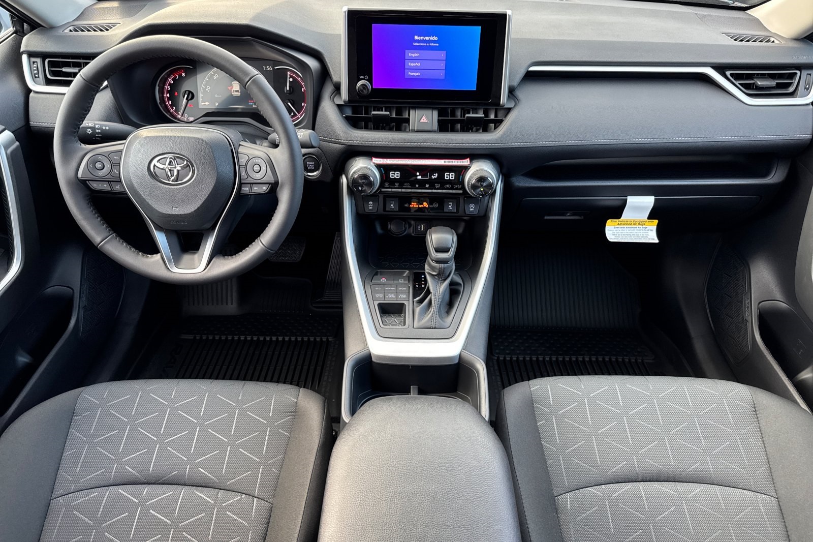 2025 Toyota RAV4 XLE photo 4