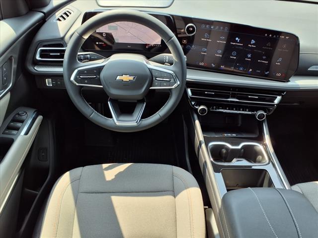2026 Chevrolet Traverse photo 2