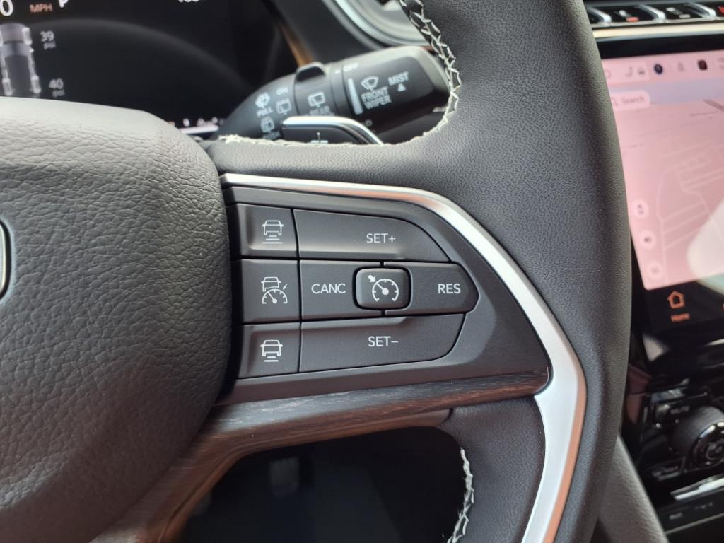 2025 Jeep Grand Cherokee Limited photo 8