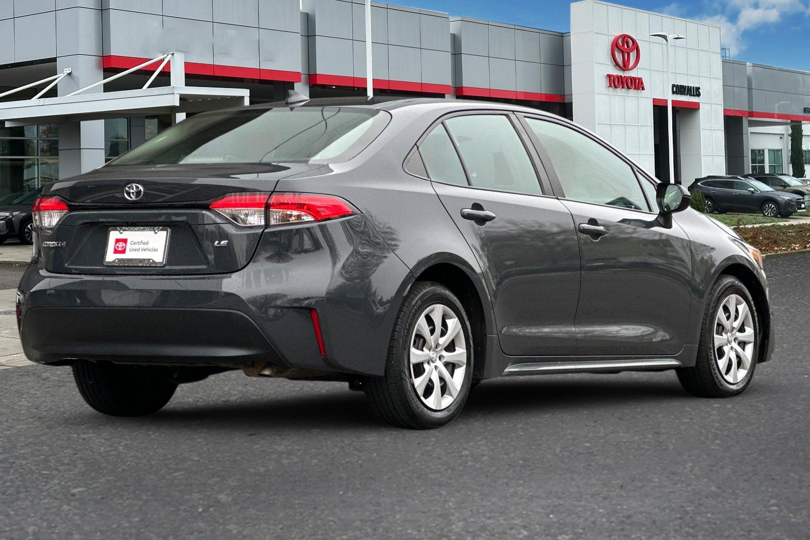 2023 Toyota Corolla LE photo 3
