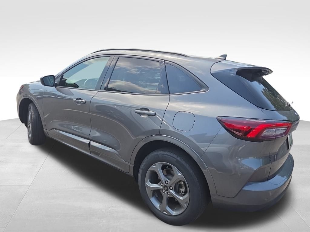 2023 Ford Escape ST-Line Select photo 2