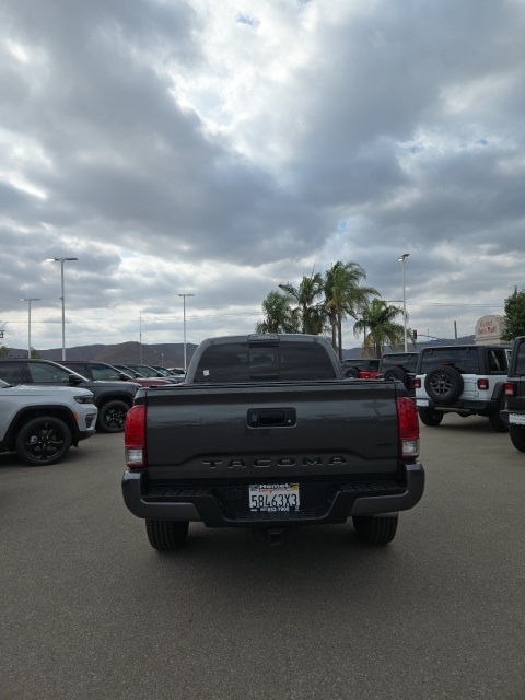 2017 Toyota Tacoma SR5 photo 3