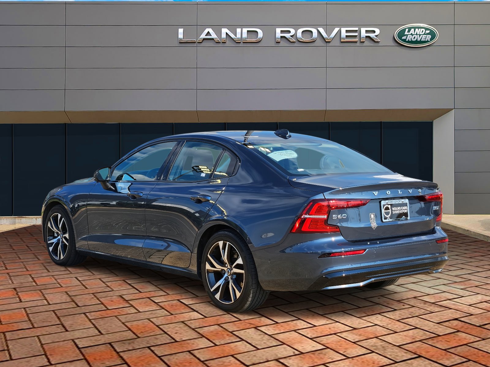 2024 Volvo S60 B5 AWD Plus photo 6