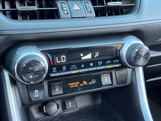 2020 Toyota RAV4 Hybrid XSE photo 12