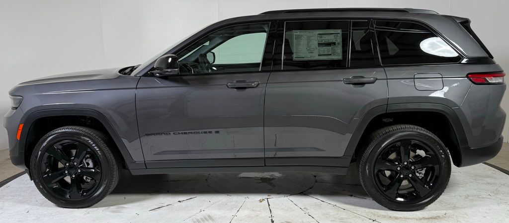 2025 Jeep Grand Cherokee Altitude X photo 4