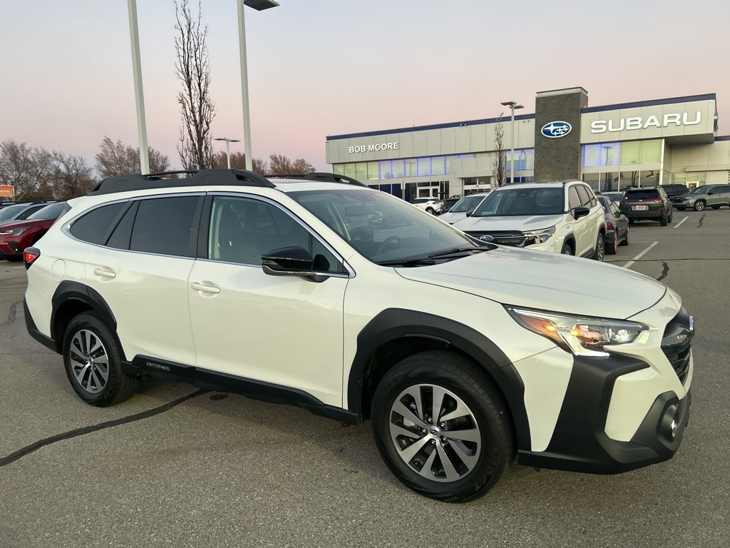 2025 Subaru Outback Premium's photo