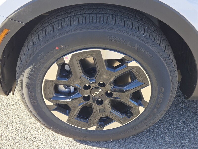 2025 Kia Sorento S photo 4