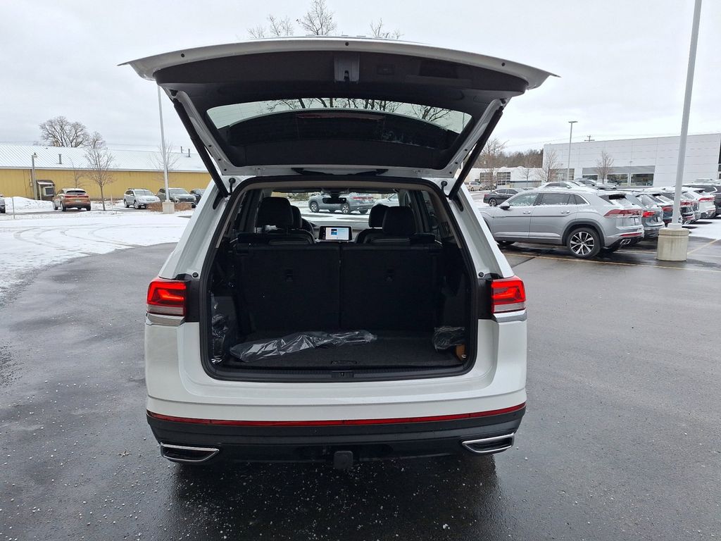 2025 Volkswagen Atlas SEL photo 15