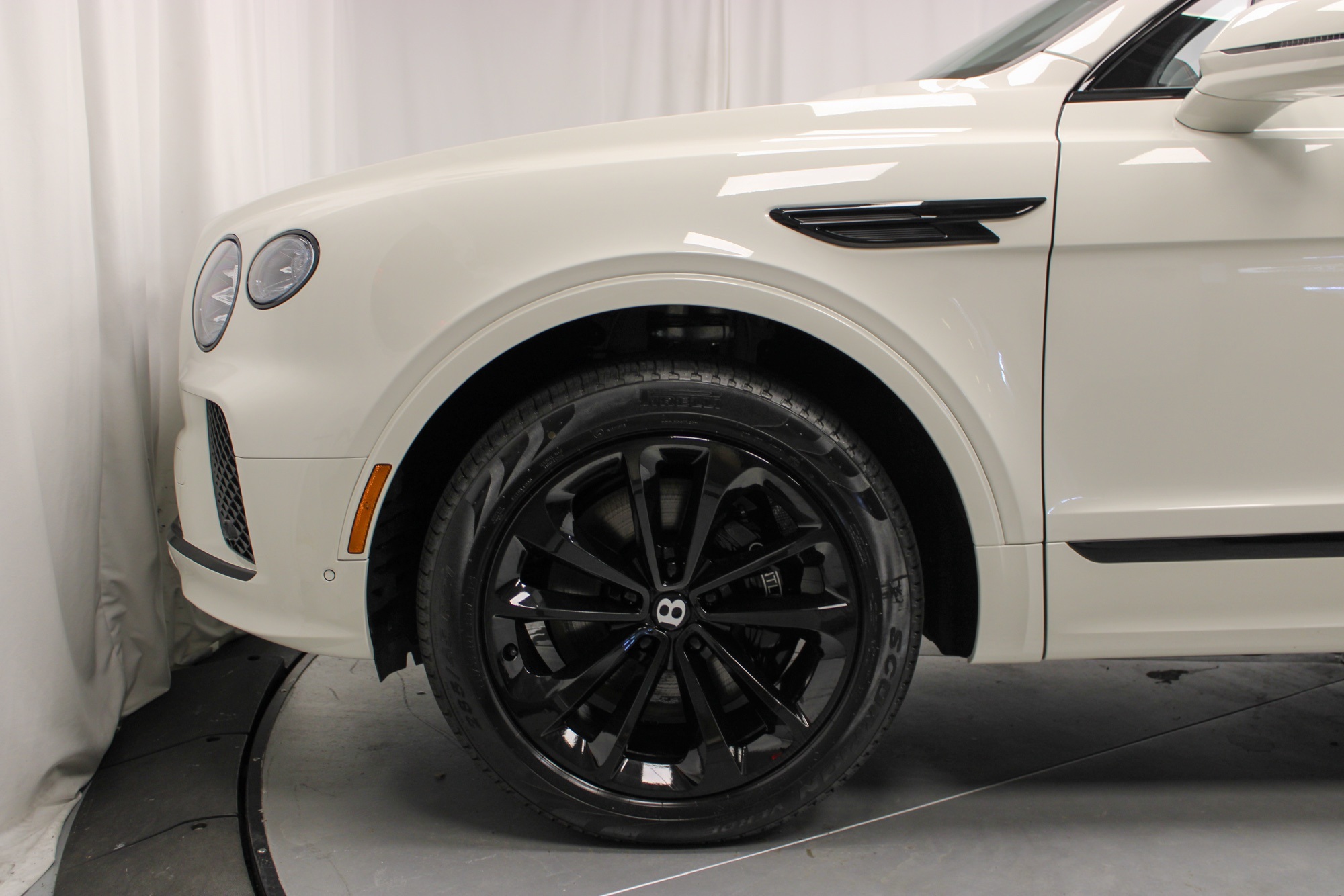 2024 Bentley Bentayga EWB photo 7