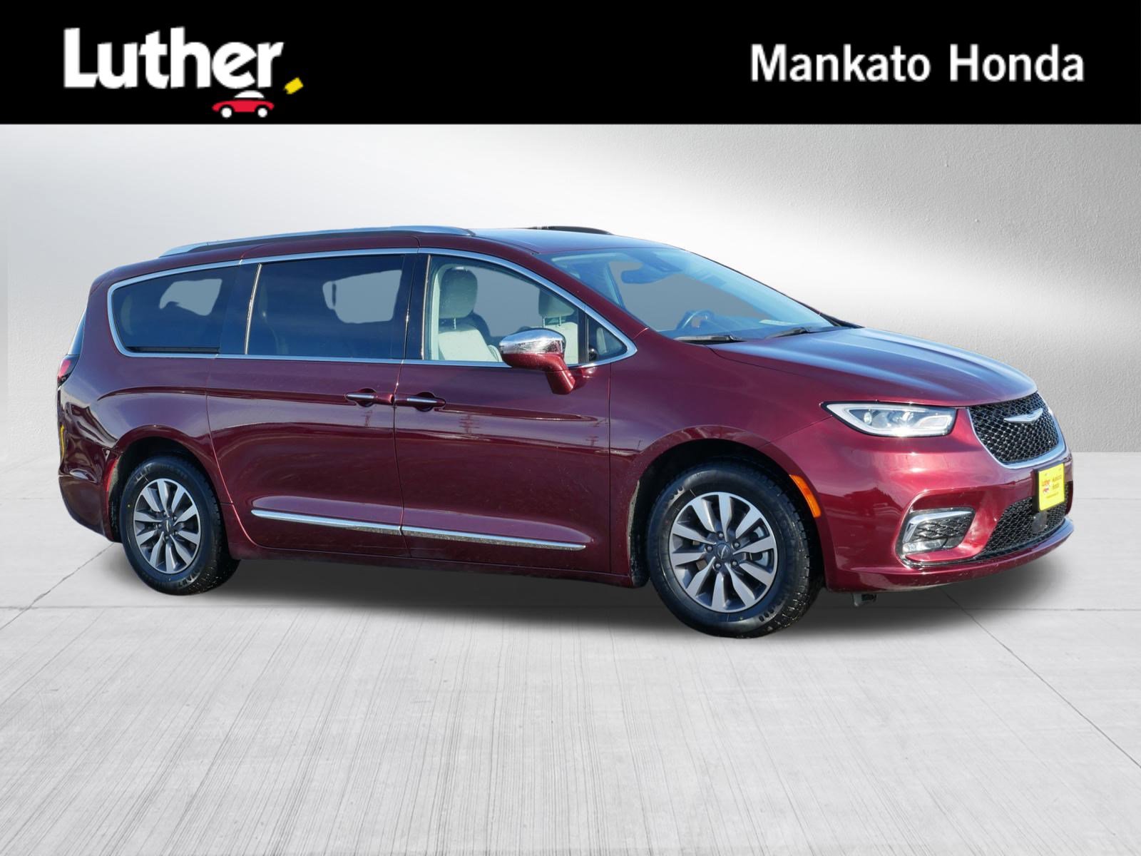 2021 Chrysler Pacifica Hybrid Limited's photo