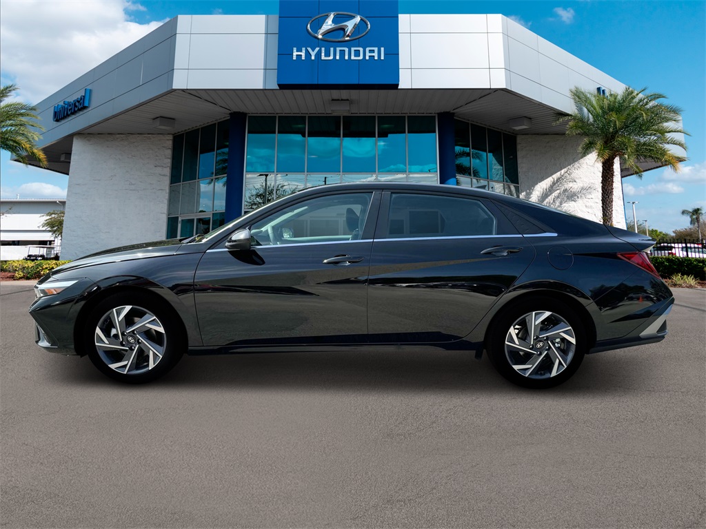 2025 Hyundai Elantra SEL Convenience photo 2