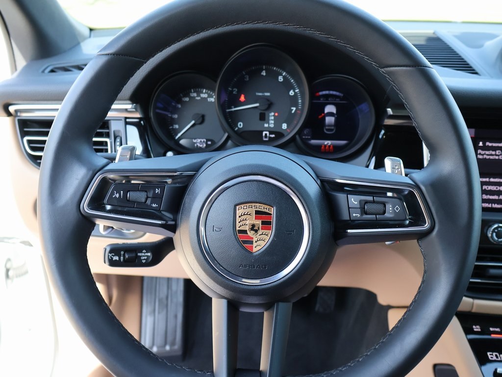 2025 Porsche Macan T photo 25