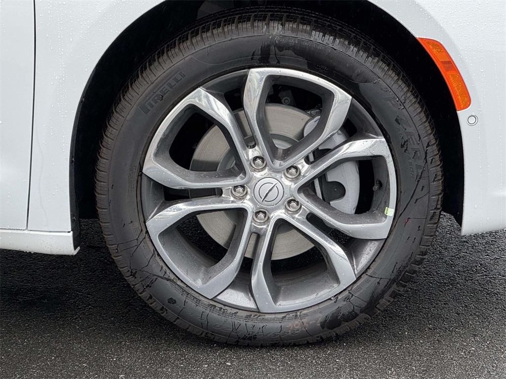 2026 Chrysler Pacifica Pinnacle photo 12