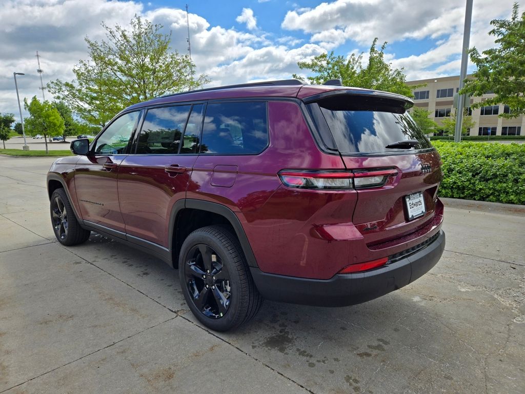 2025 Jeep Grand Cherokee Limited photo 4