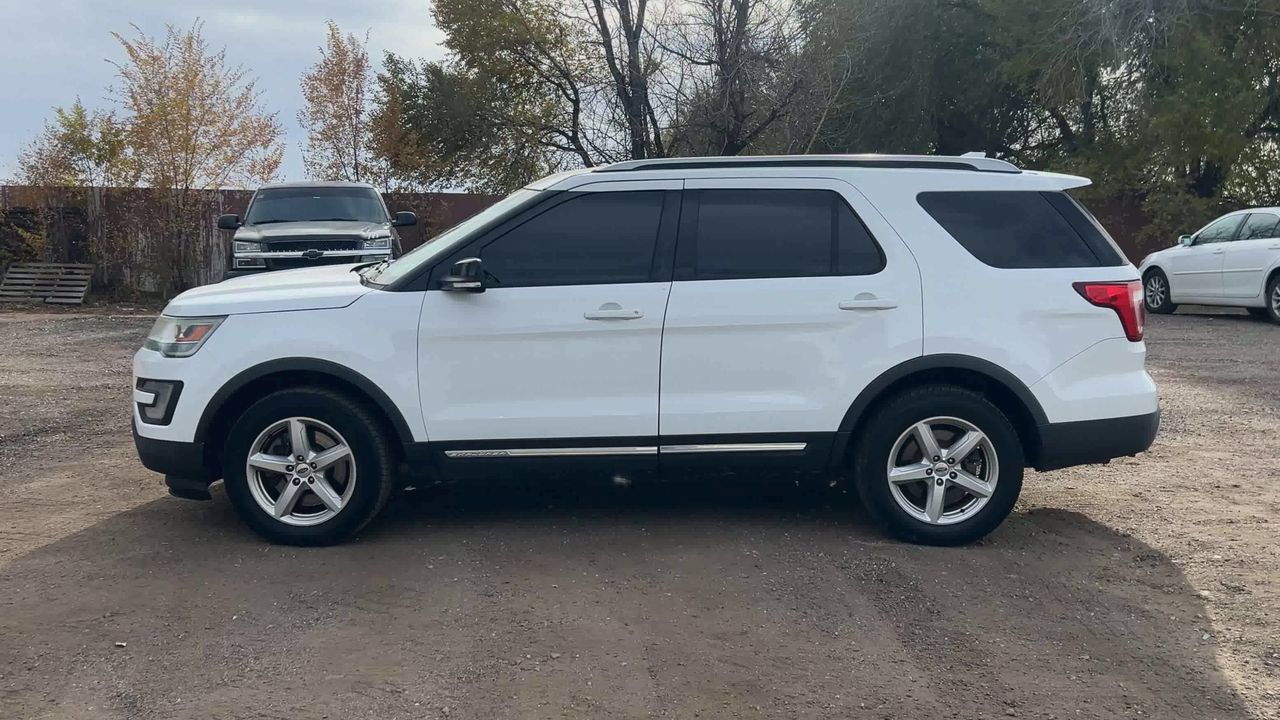 2016 Ford Explorer XLT photo 4