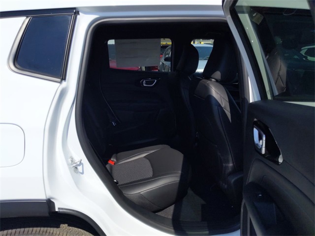 2026 Jeep Compass Latitude Altitude Special Edition photo 26