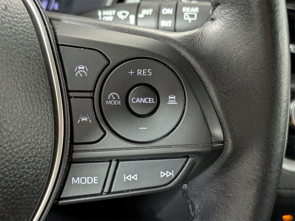 2023 Toyota Corolla Cross XLE photo 23