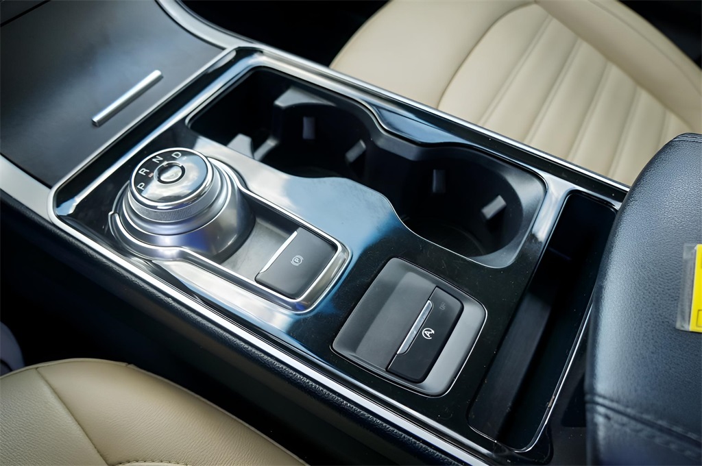 2019 Ford Edge SEL photo 19