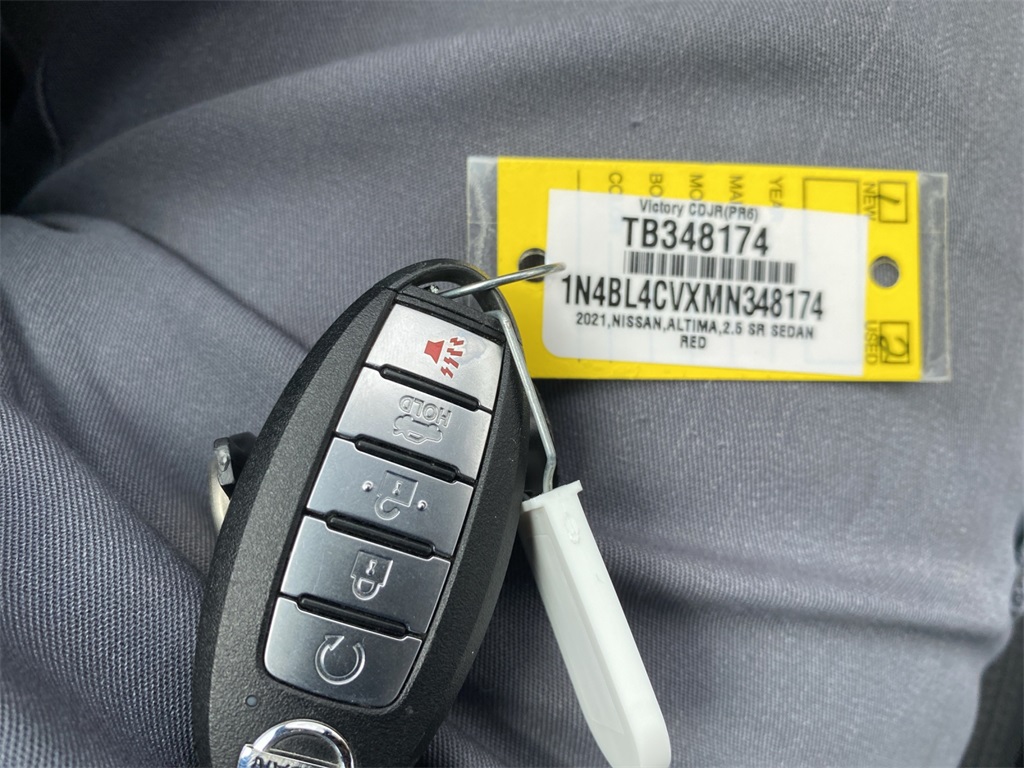 2021 Nissan Altima 2.5 SR photo 12