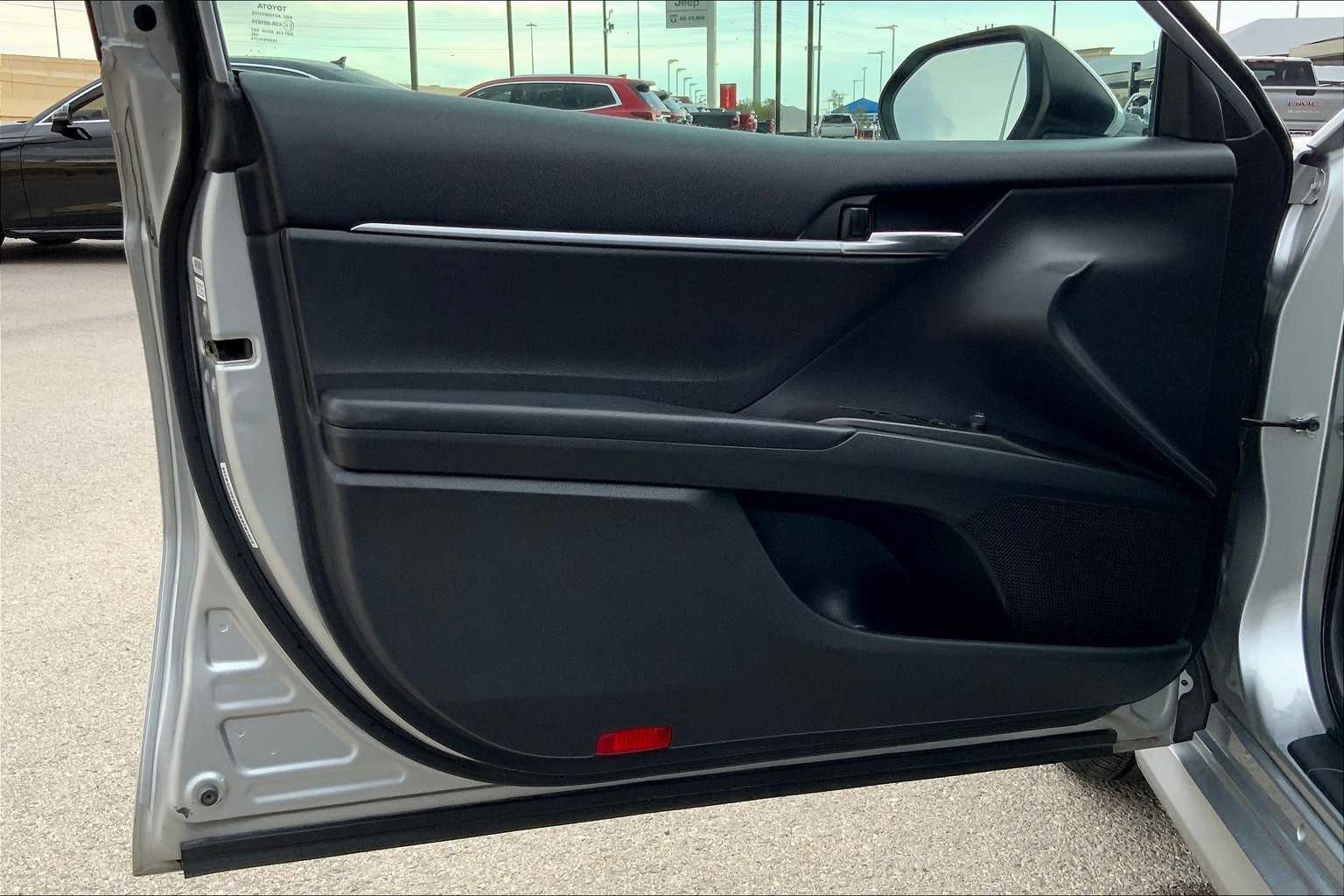 2022 Toyota Camry LE photo 20