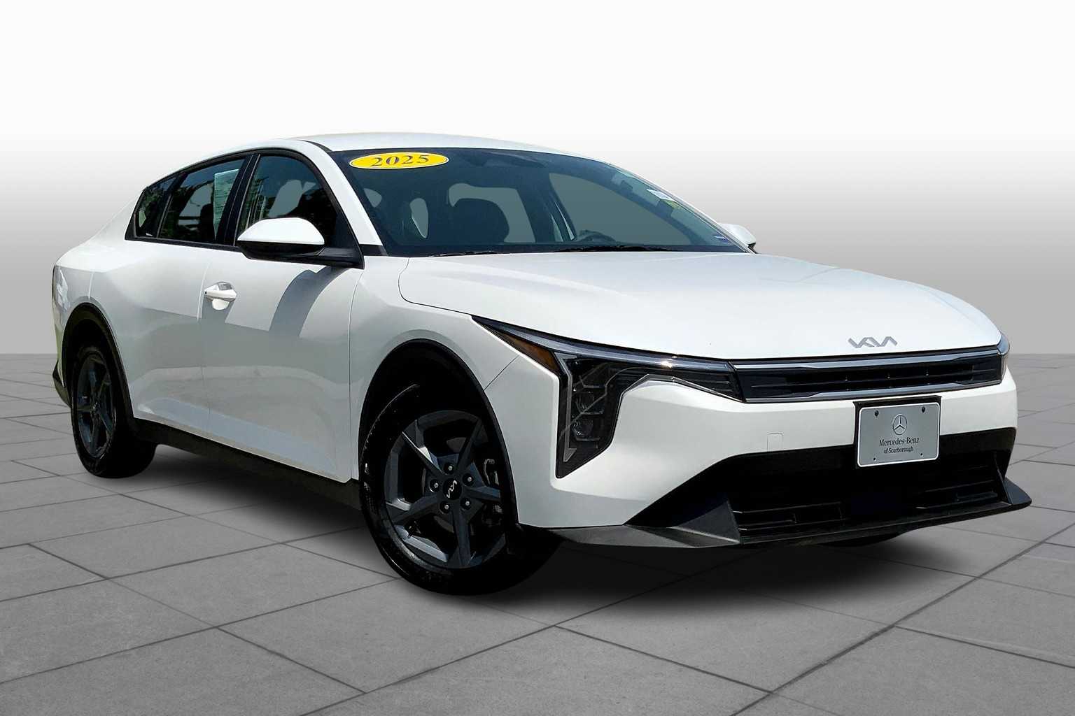 2025 Kia K4 LXS photo 2