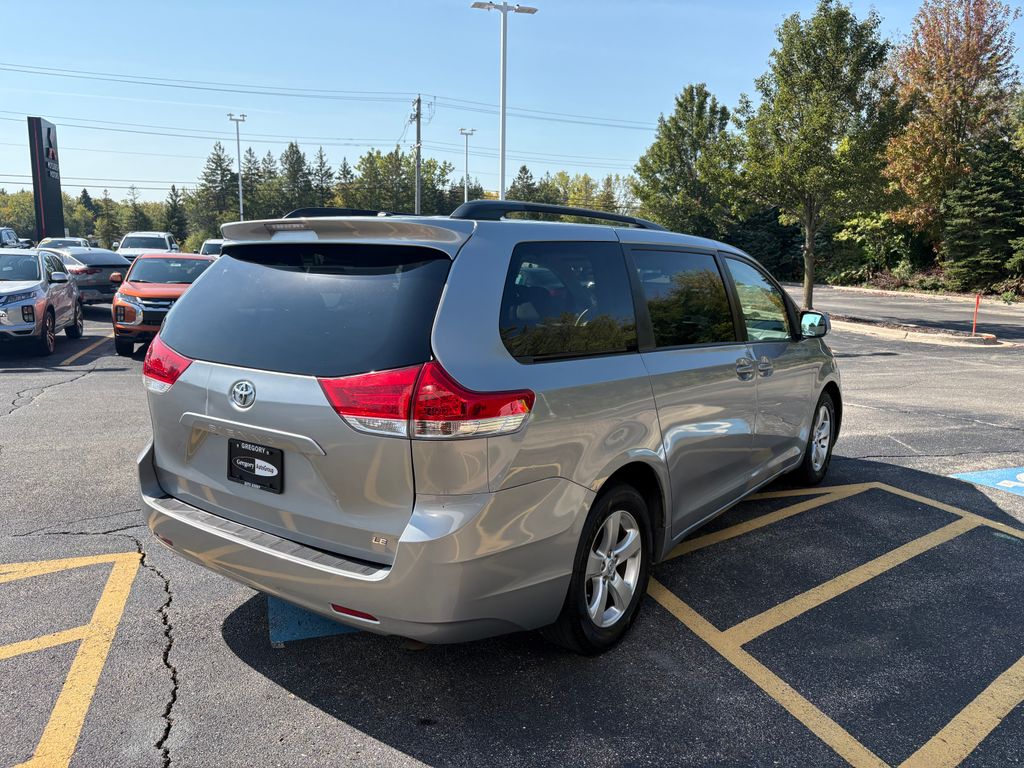 2014 Toyota Sienna L photo 4