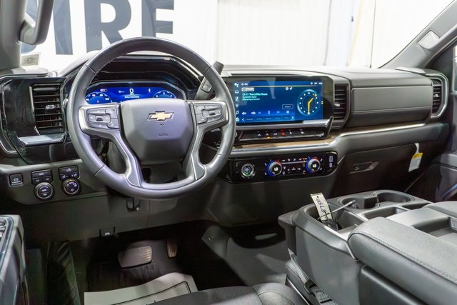 2024 Chevrolet Silverado 1500 LT photo 9