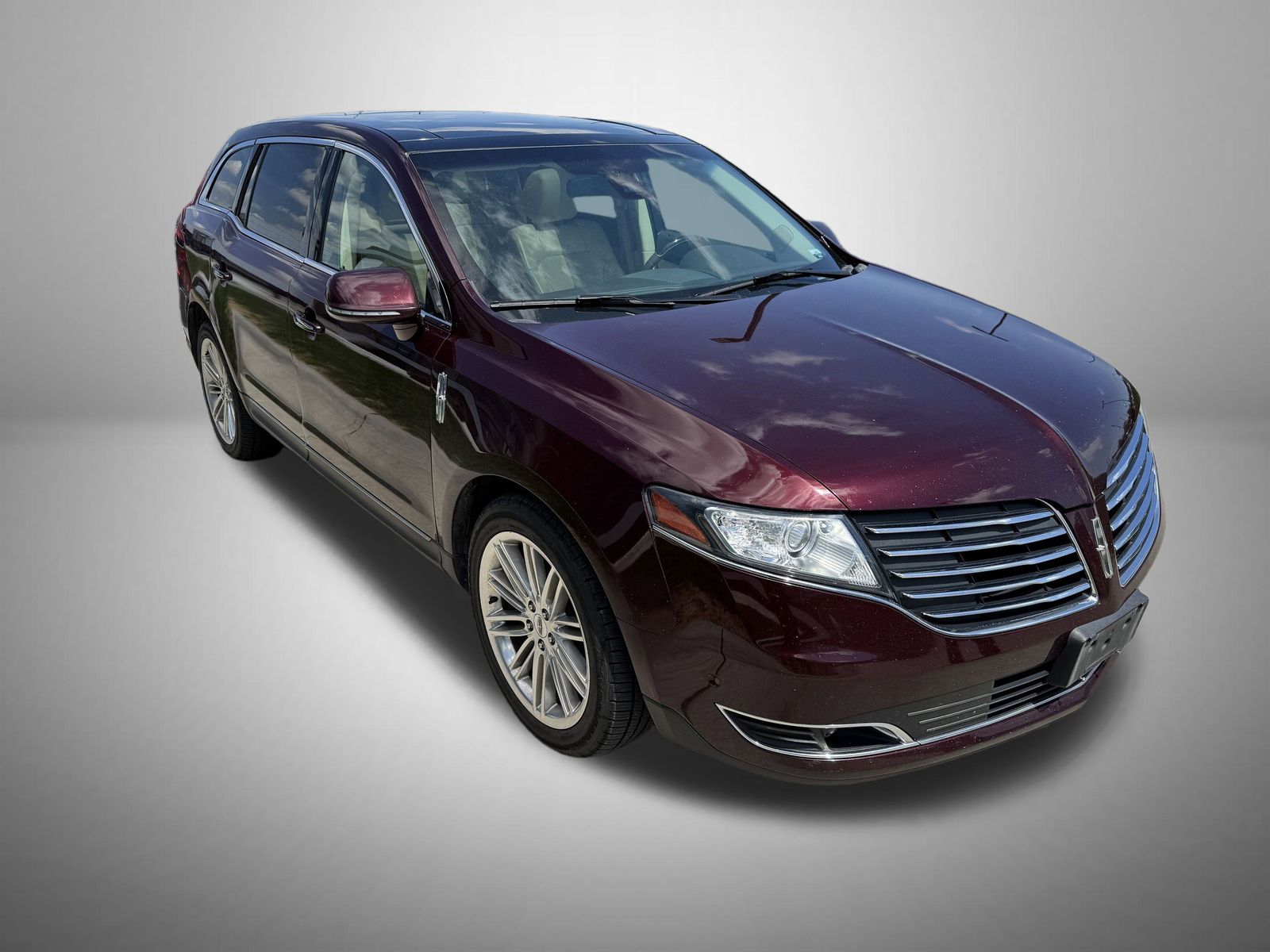 2019 Lincoln MKT Reserve photo 2