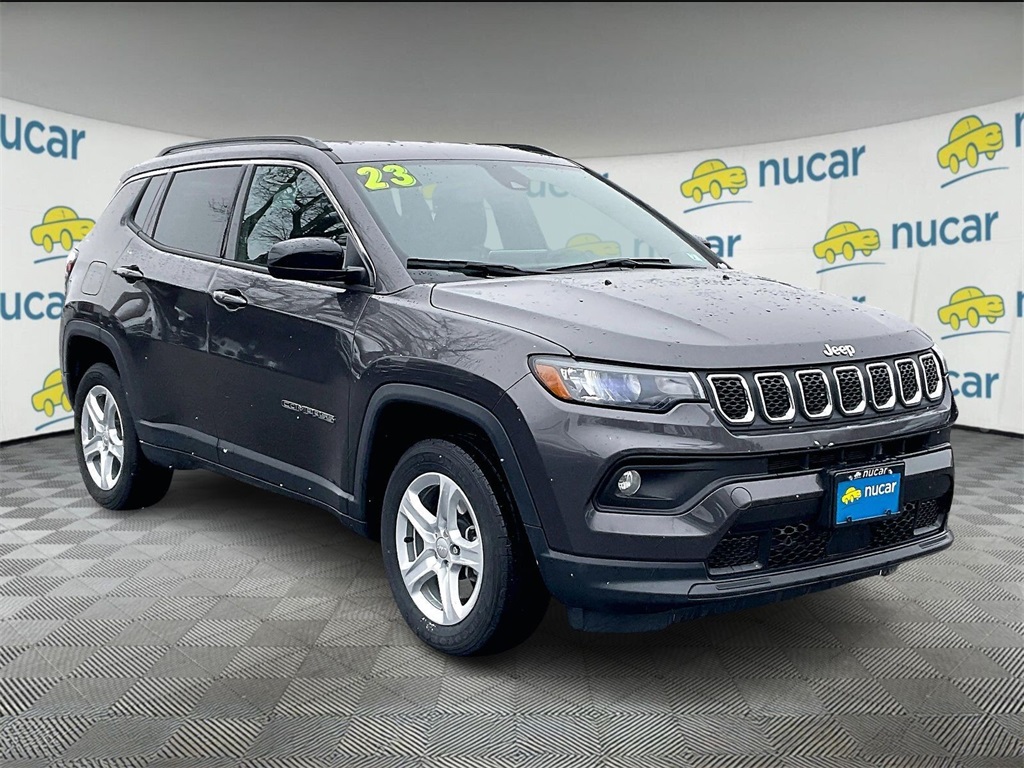 2023 Jeep Compass Latitude's photo